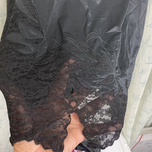 Vintage Half Slip Black nylon lace trim large - Picture 7 of 7